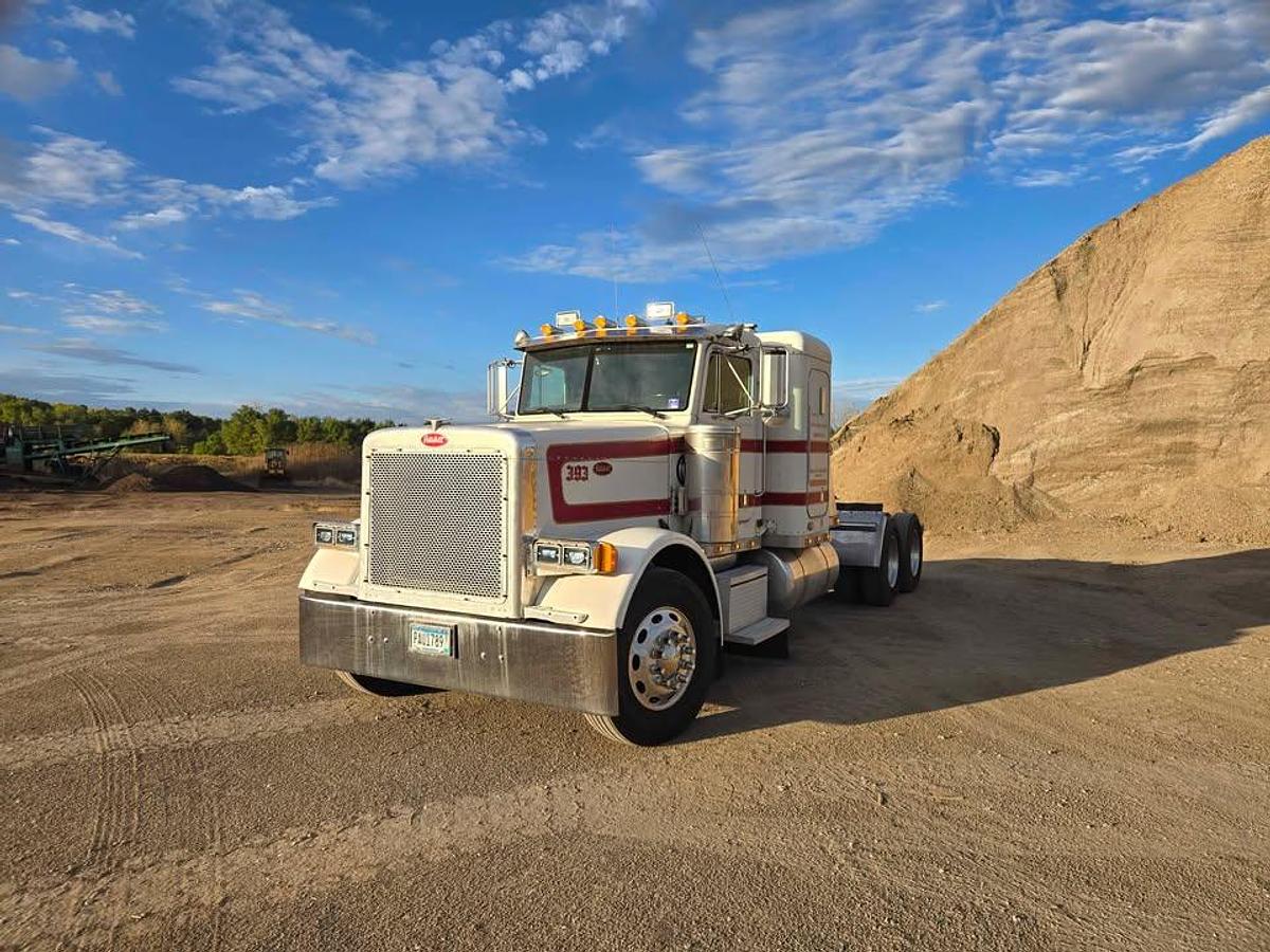 Used 2002 PETERBILT 379 Conventional Sleeper Semi