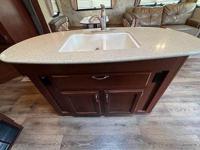 Used 2015 Evergreen Sun Valley S299DBH