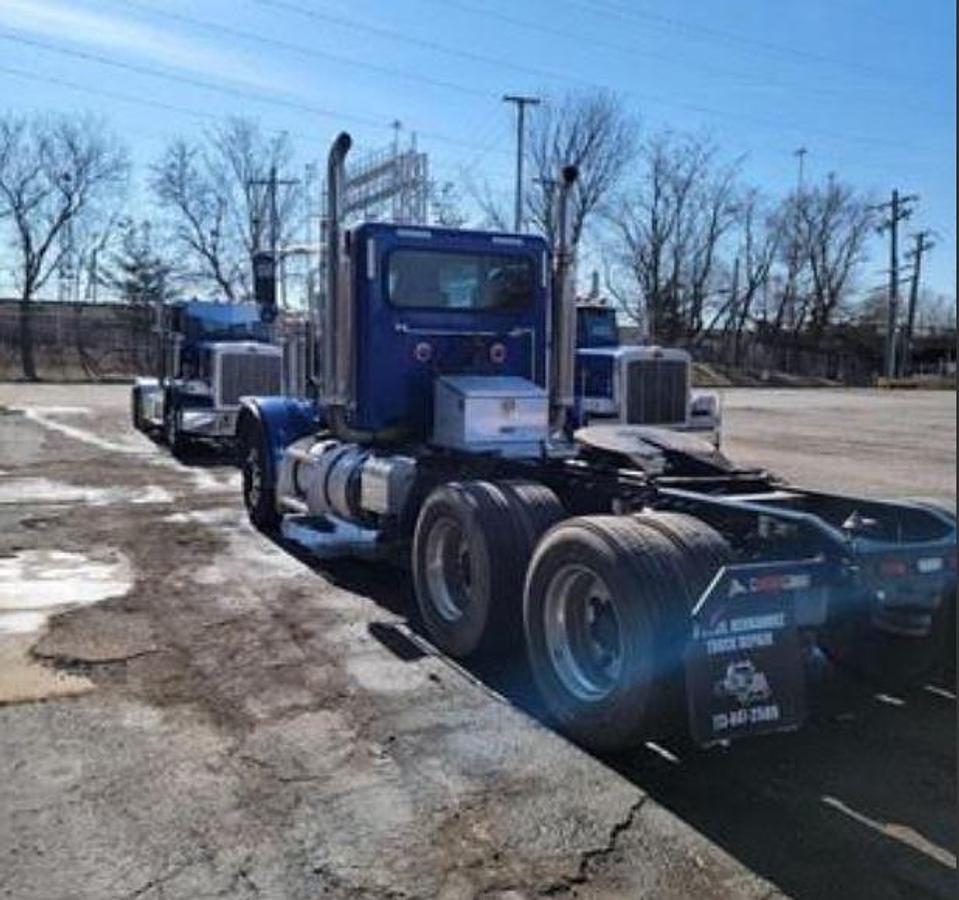 Used 2017 Peterbilt 389 Day Cab