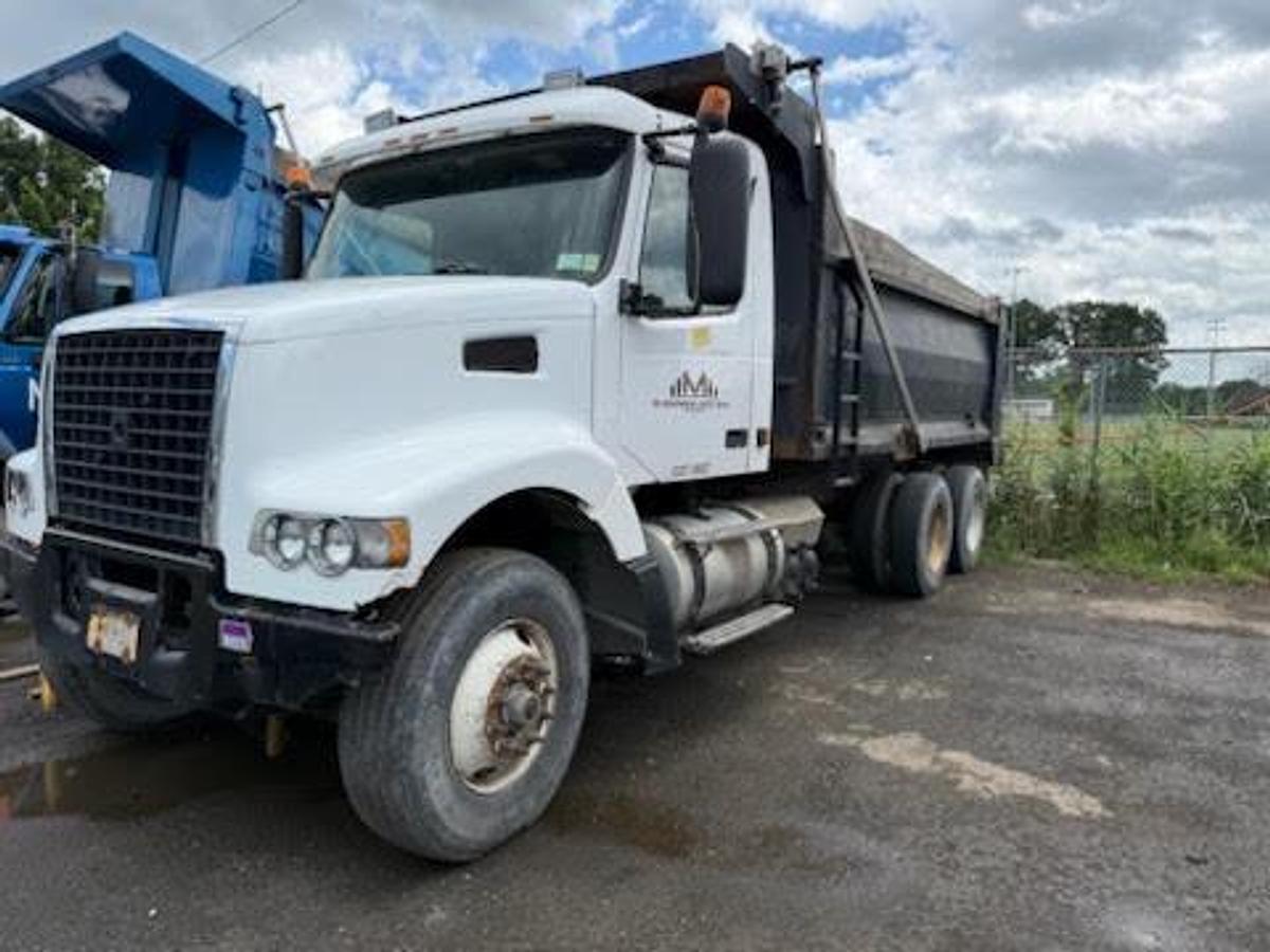 Used 2002 Volvo Dump Truck