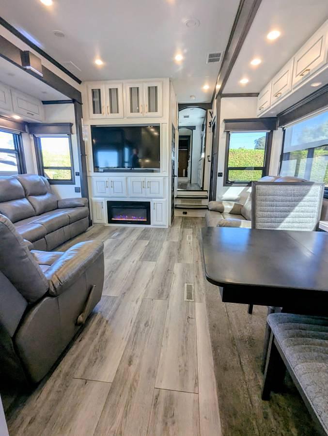 Used 2021 DRV Mobile Suites 41RKDB4