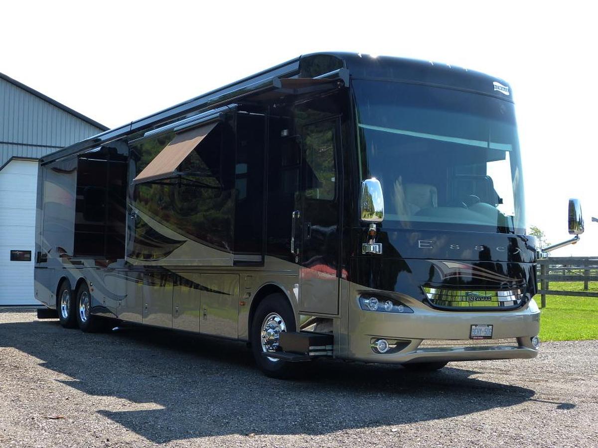 Used 2013 Newmar Essex 4544