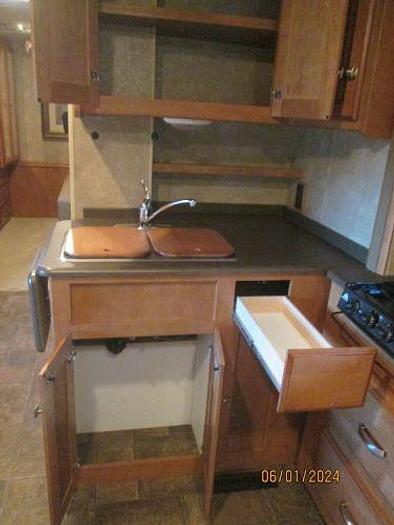 Used 2013 Winnebago Vista 30T