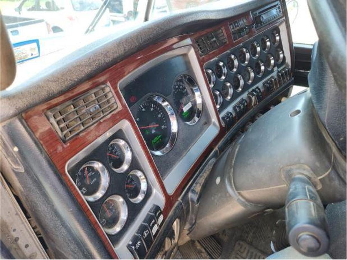 Used 2006 Kenworth T800 Hook Lift Truck