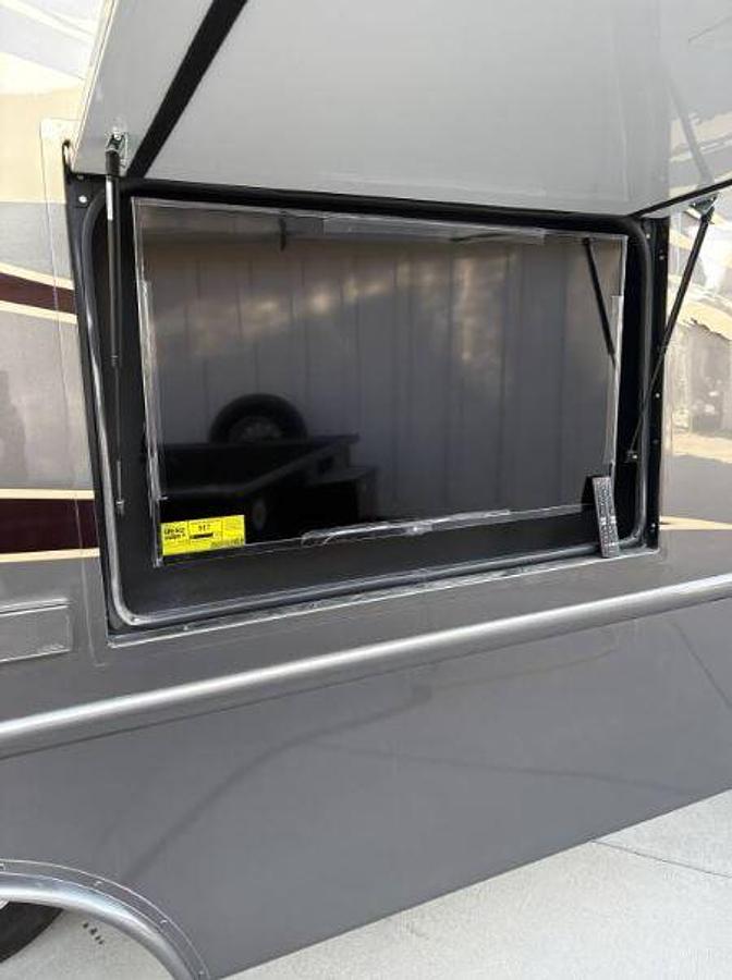 Used 2023 Luxe Elite 44FL Fifth Wheel