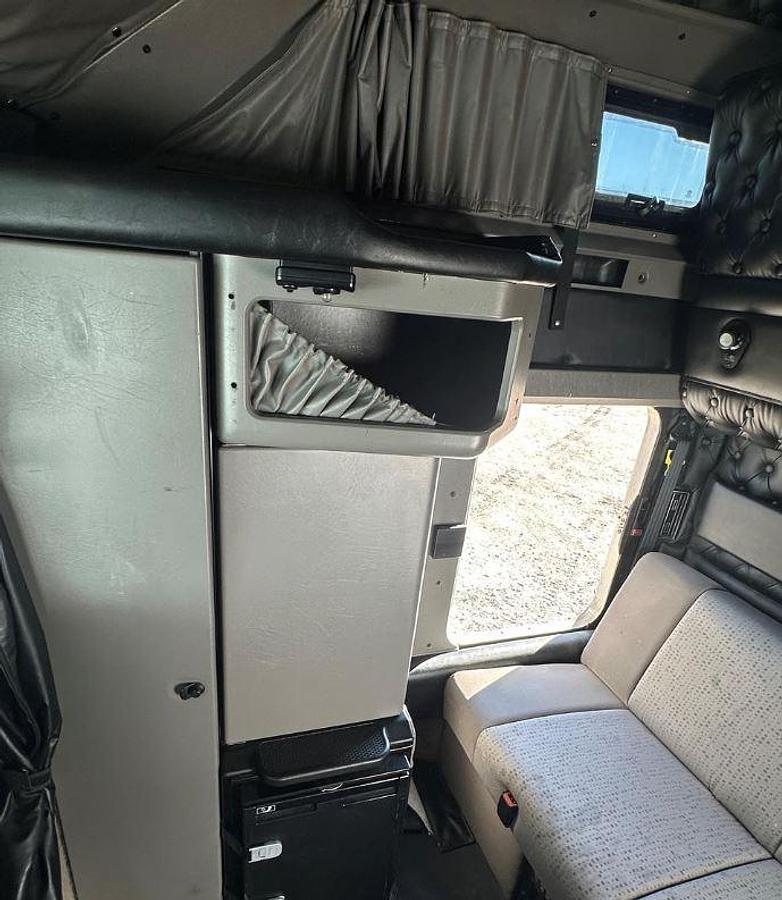 Used 2019 Kenworth W900