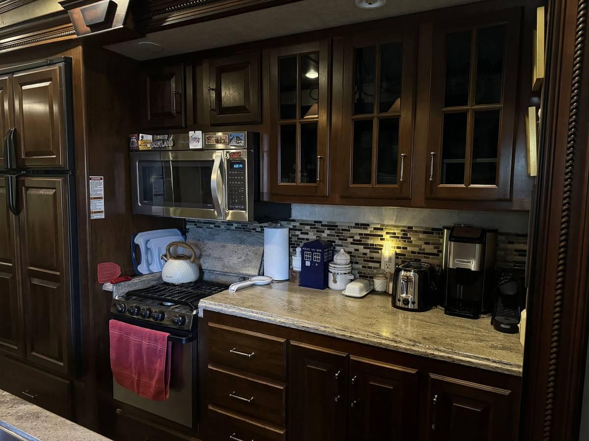 Used 2014 Keystone Alpine 3590RS Fifth Wheel