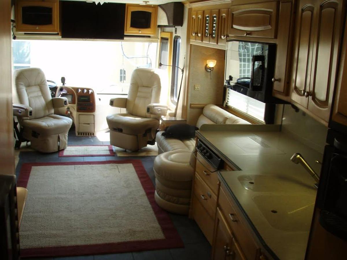 Used 2007 Newmar Dutch Star 4320 and Stacker Trailer