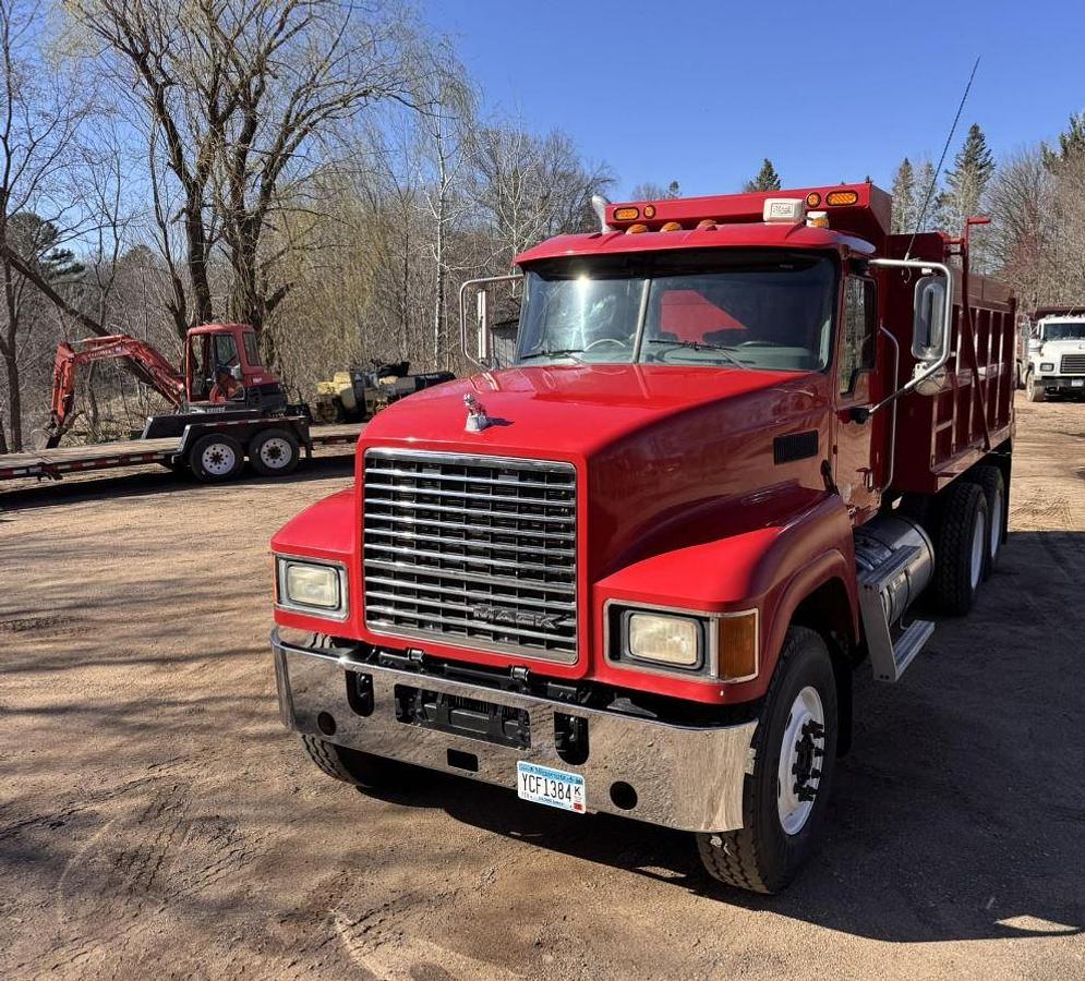 Used 2011 MACK PINNACLE CHU613