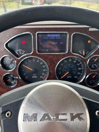 Used 2010 Mack GU813 Leach 29YD