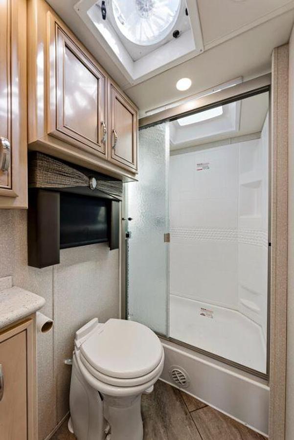 Used 2021 Newmar Bay Star 3005 Class A Motorhome