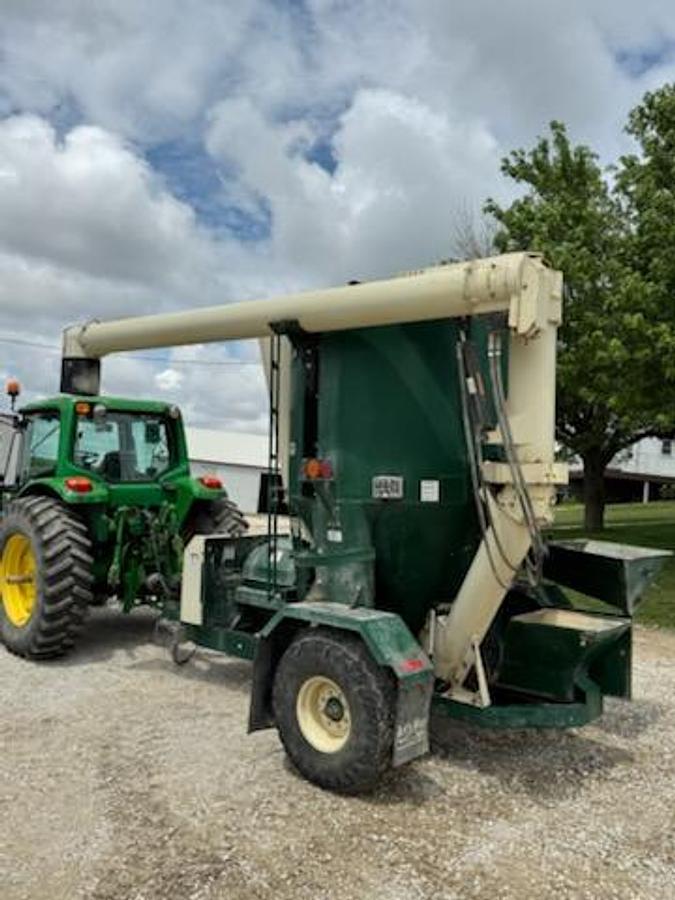 Used 2017 Art's Way 7165 Grinder Mixer