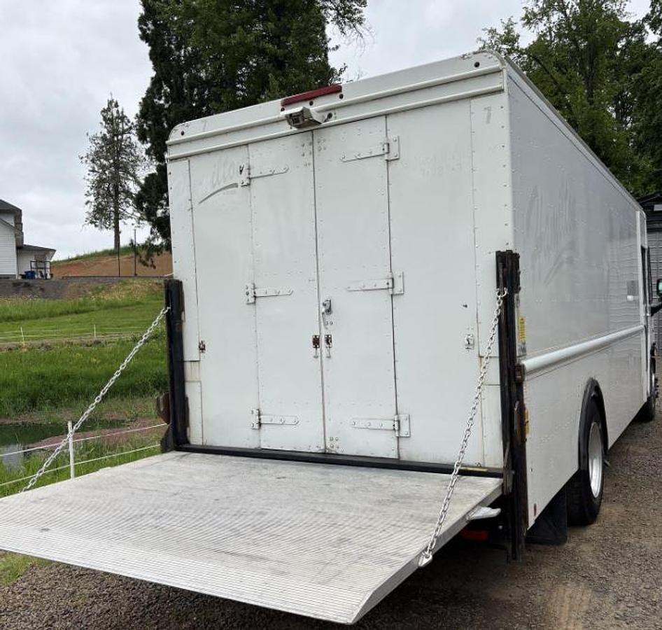 Used 2009 Freightliner MT55