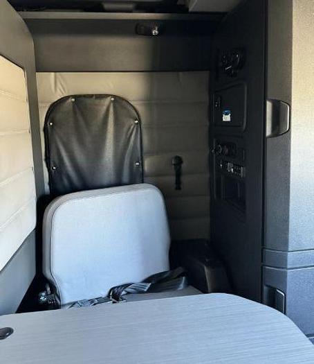 Used 2020 Freightliner CASCADIA 126