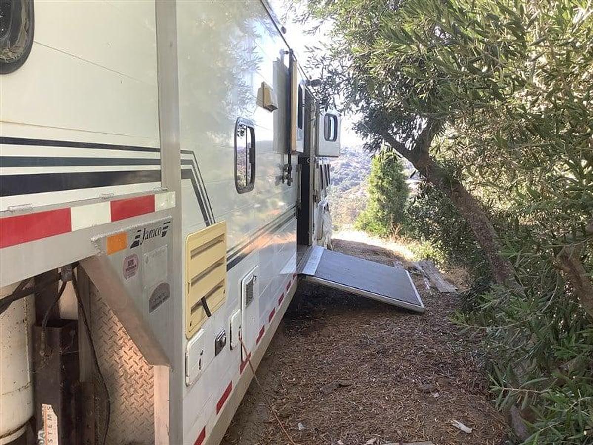 Used 1997 Jamco 3 Horse Trailer with Living Quarters