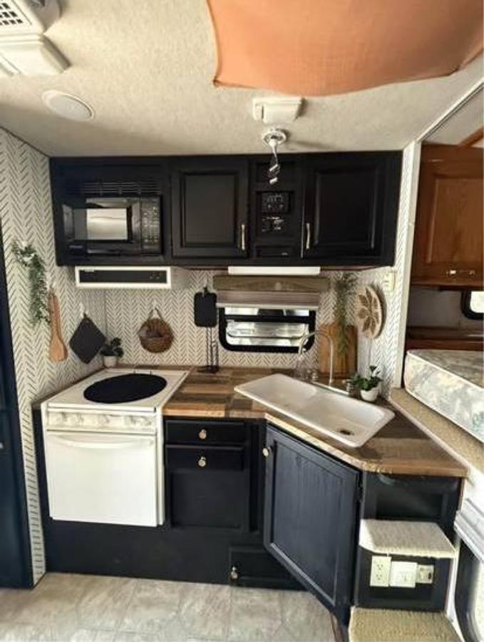 Used 2005 Arctic Fox 990