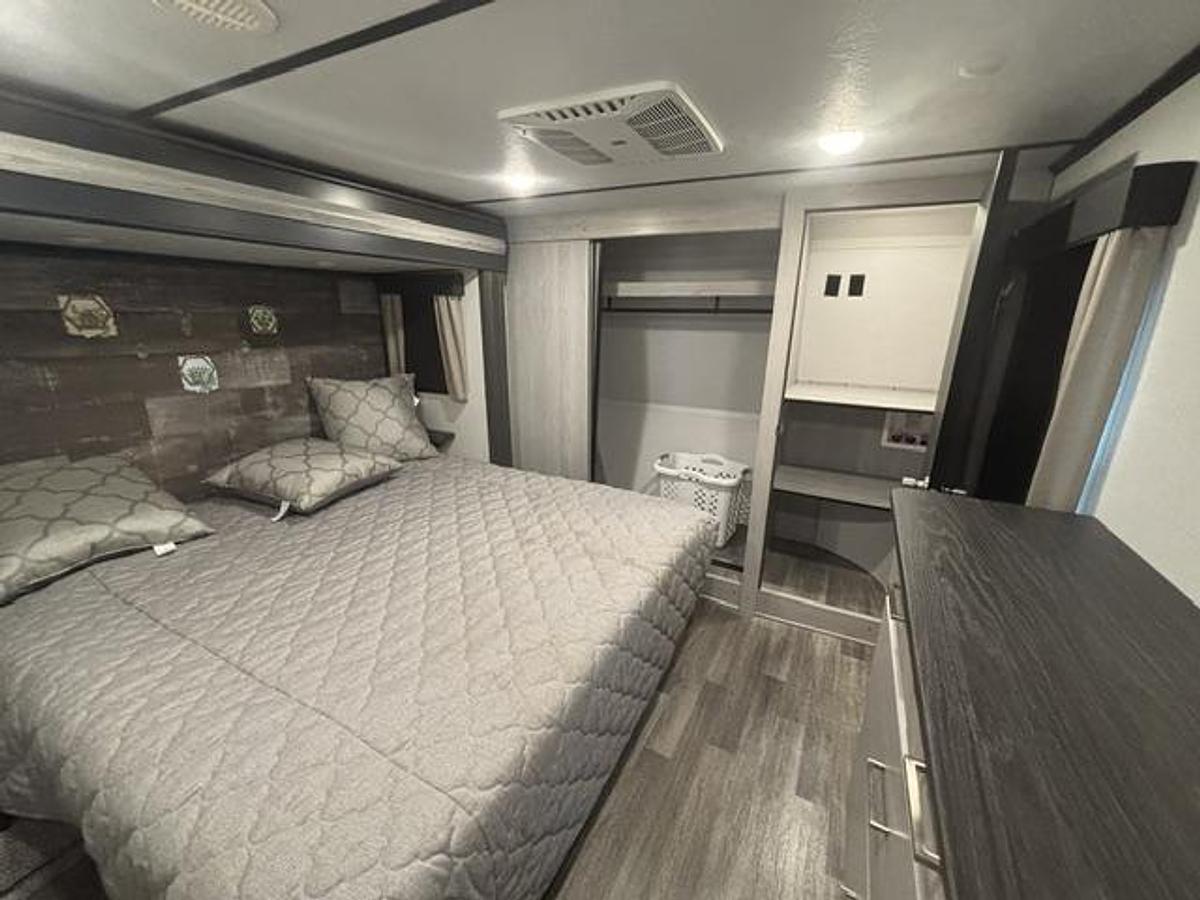 Used 2021 Keystone Montana High Country 5th Wheel