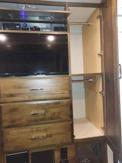 Used 2021 Tiffin Wayfarer RW