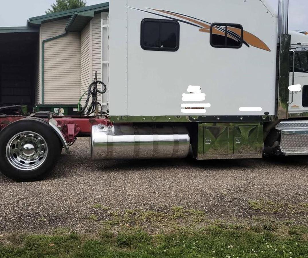 Used 2012 Peterbilt 389 Sleeper Semi Truck