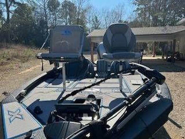 Used 2022 Xpress H17