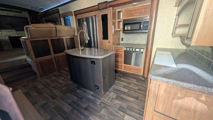 Used 2017 Keystone Montana 3791RD