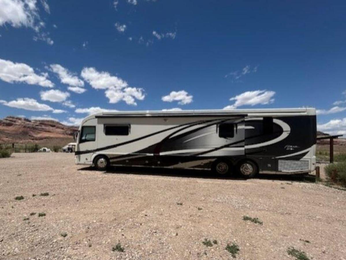 Used 2017 American Coach American Dream 45T