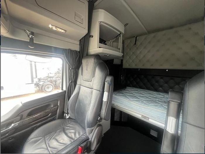 Used 2024 Kenworth W990