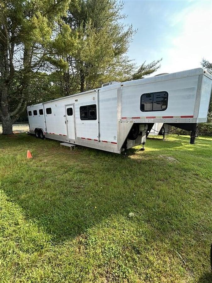 Used 2001 Jamco 4 Horse Slant