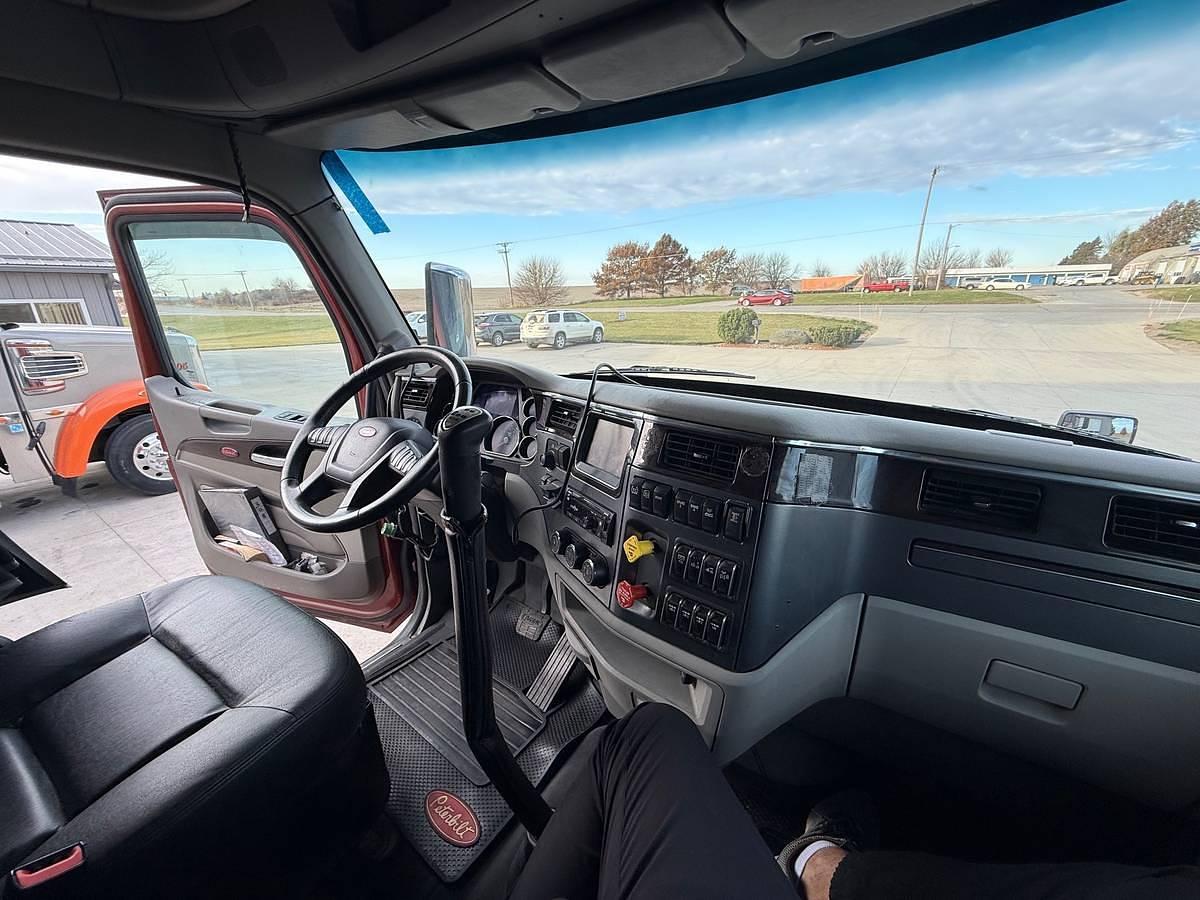 Used 2021 Peterbilt 579