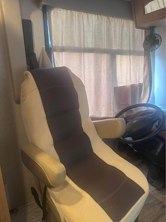 Used 2017 Thor Motor Coach Hurricane