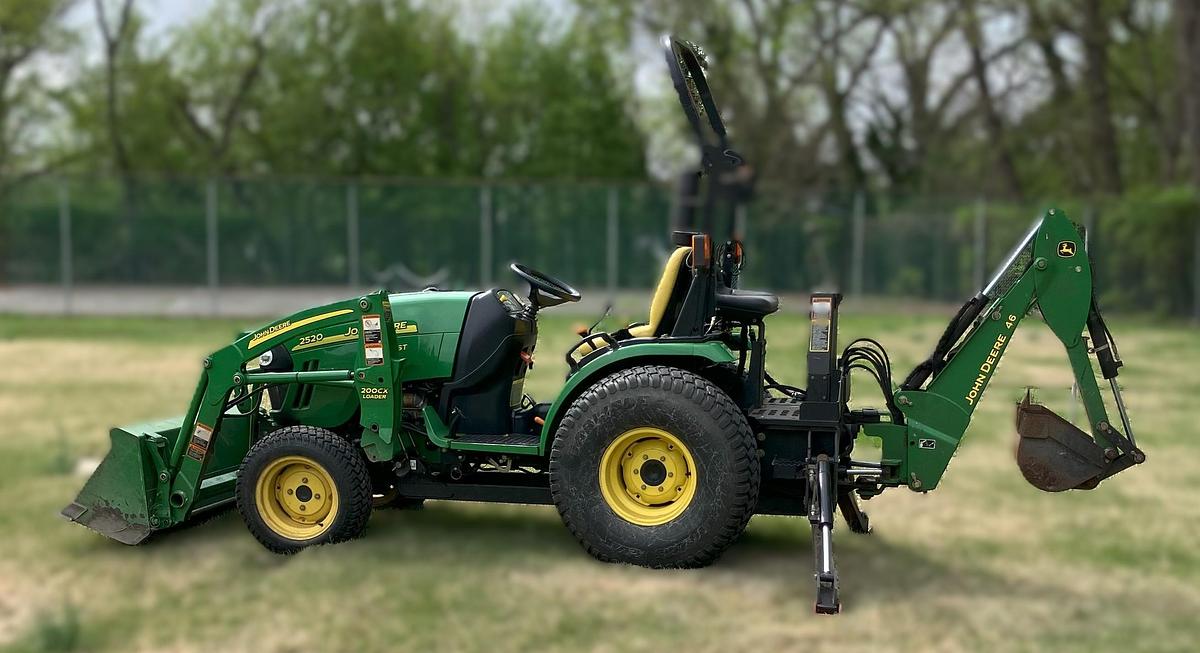 Used 2008 John Deere 2520 Tractor