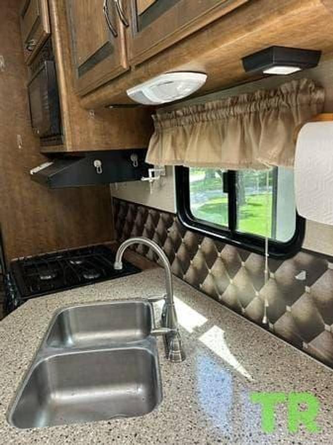 Used 2015 CrossRoads ReZerve Fifth Wheel