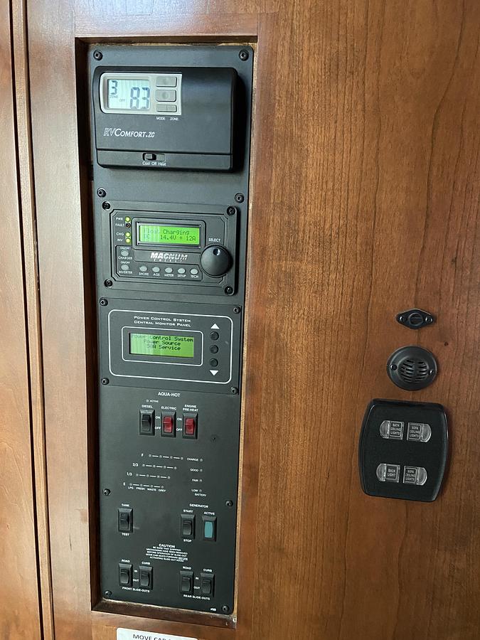 Used 2011 Monaco Camelot 43PKQ Class A Motorhome