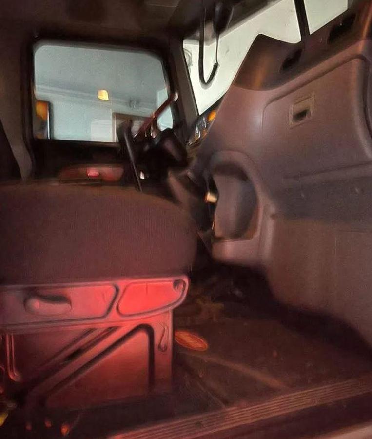 Used 2010 Peterbilt 388 Day Cab Semi Truck