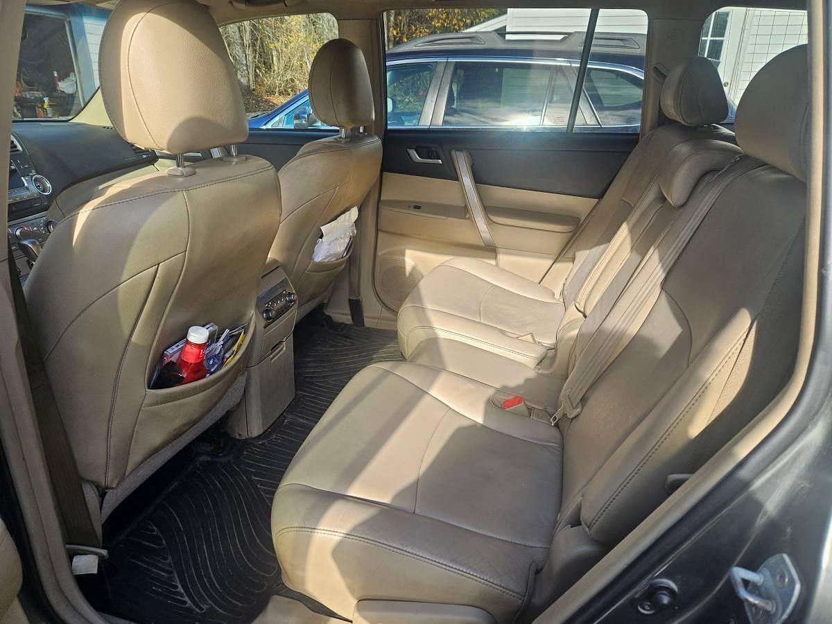 Used 2012 Toyota Highlander SE