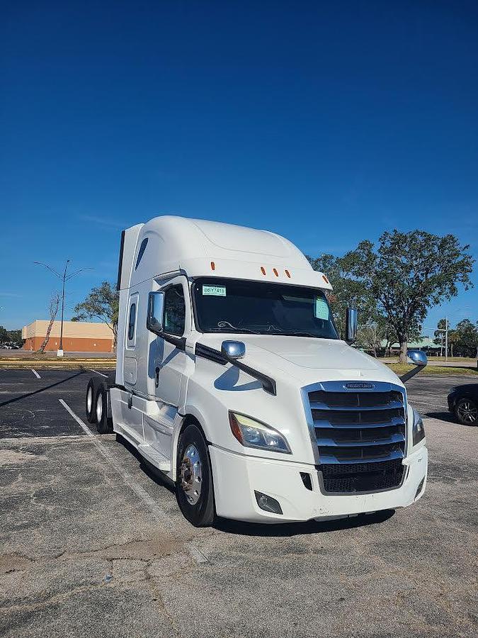 Used 2019 Freightliner Cascadia 126
