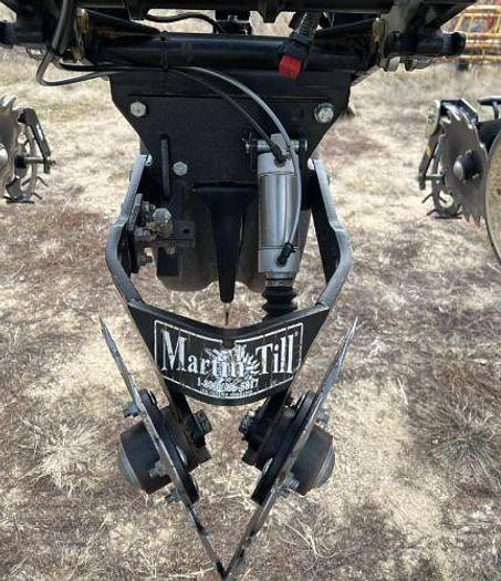 Used 2009 KINZE 3600 Planter