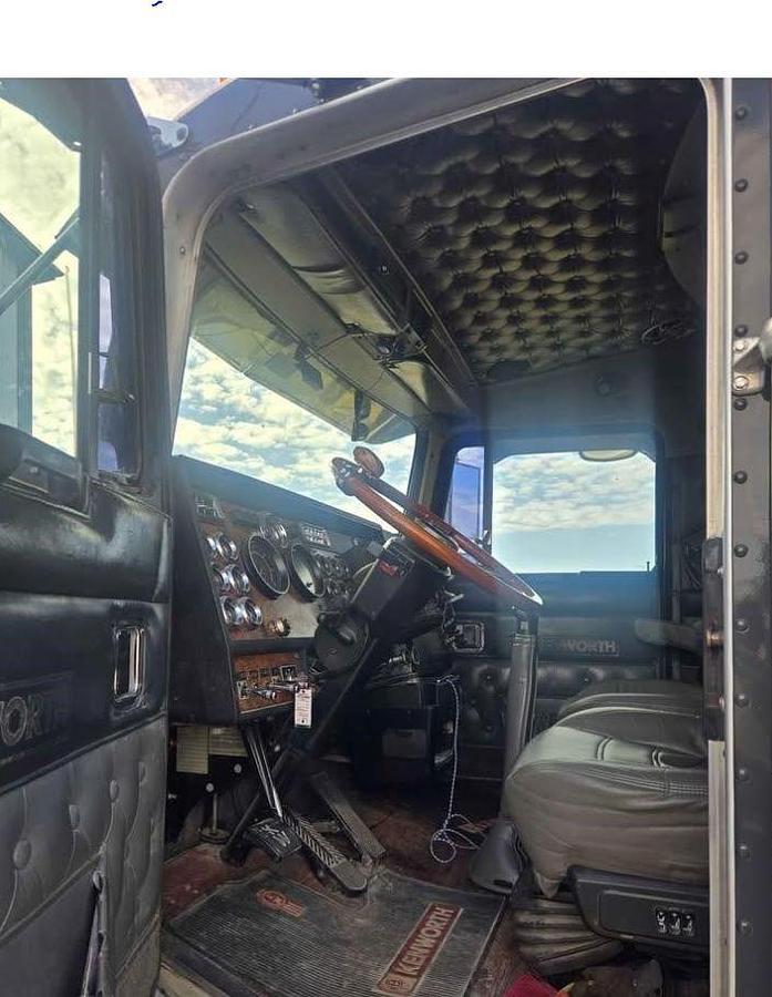 Used 1999 KENWORTH W900L Conventional Sleeper Semi