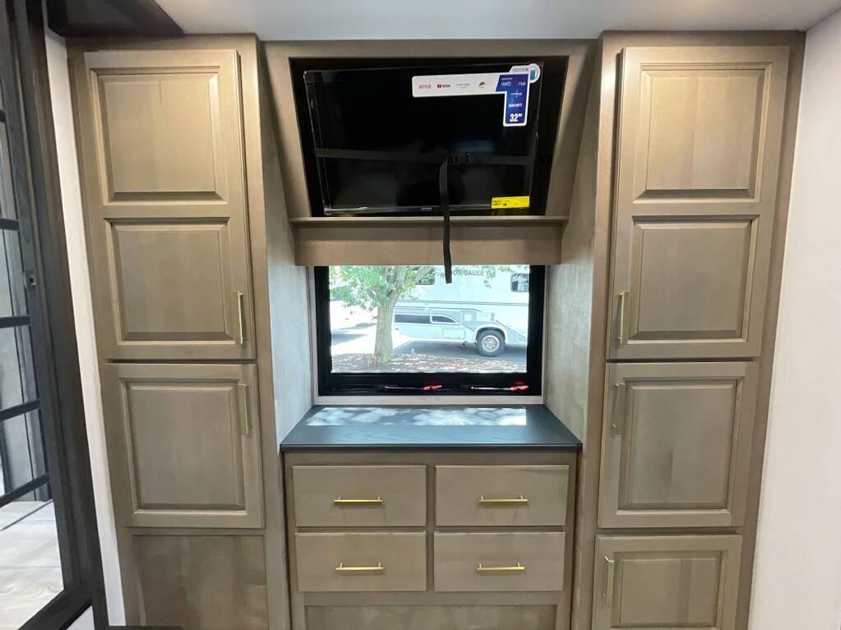 Used 2025 Keystone Montana 3915TB