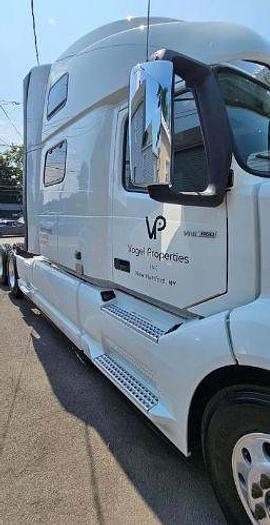 Used 2021 Volvo VNL64T860