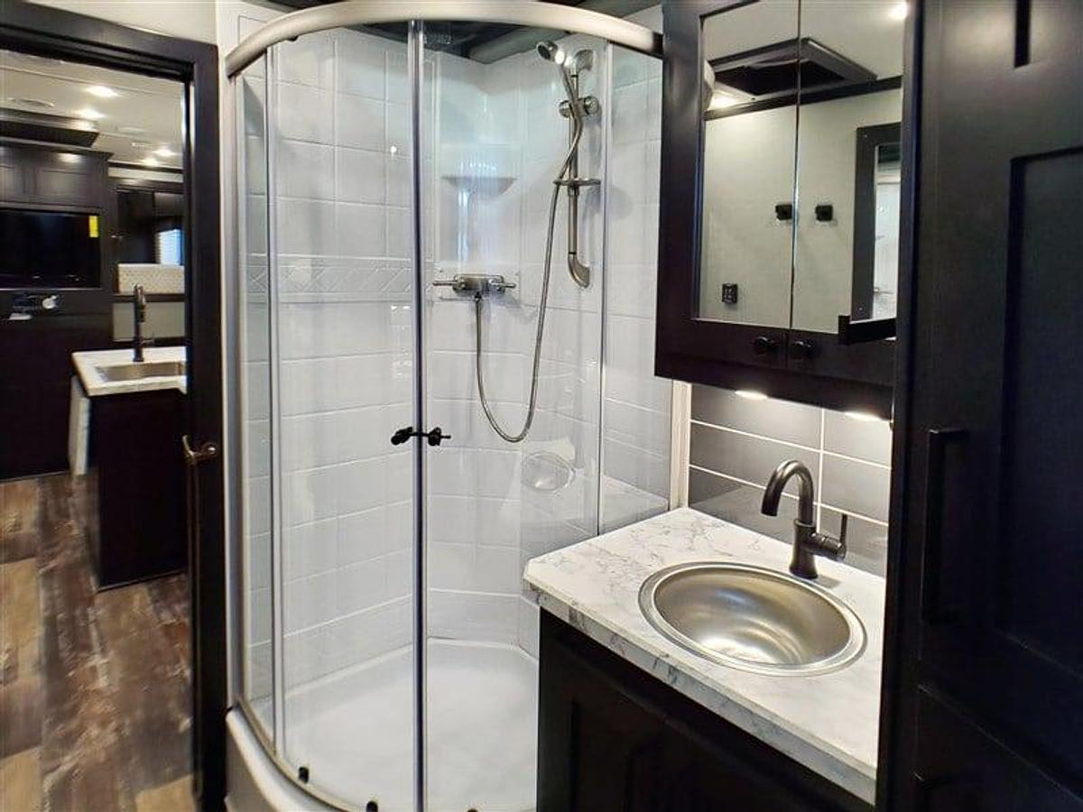 Used 2020 4 Star 3 Horse w/ Living Quarters