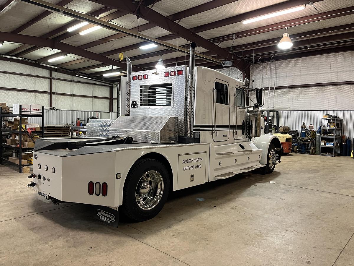 Used 2001 Peterbilt 379 Sleeper Semi Truck