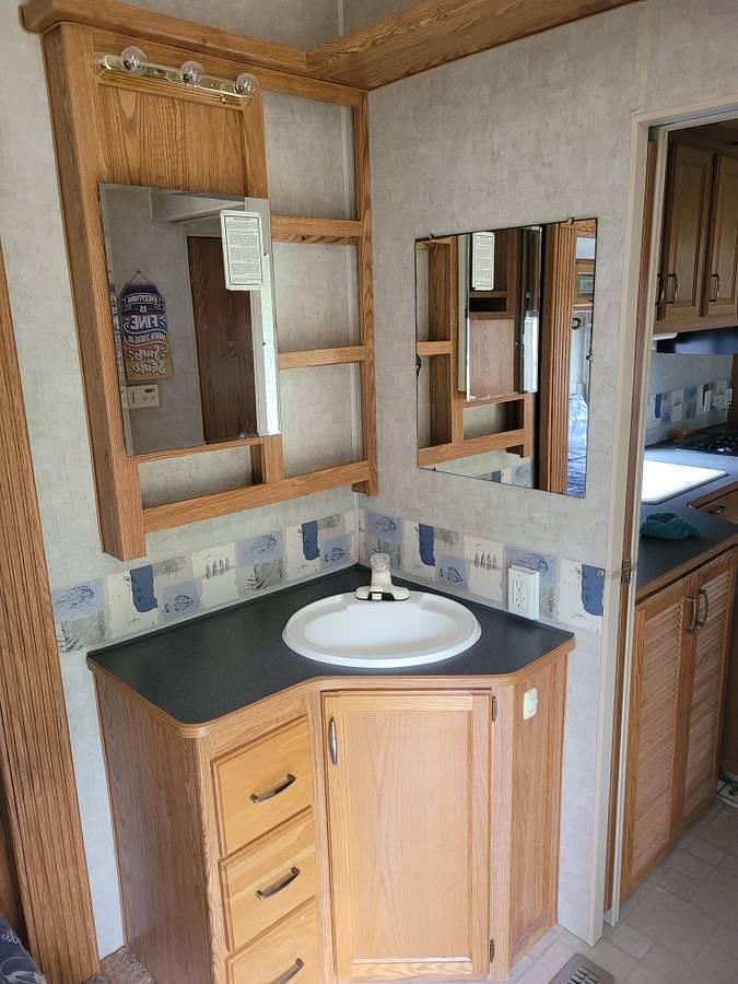 Used 2005 Wilderness Fleetwood Advantage 365FLTS Fifth Wheel