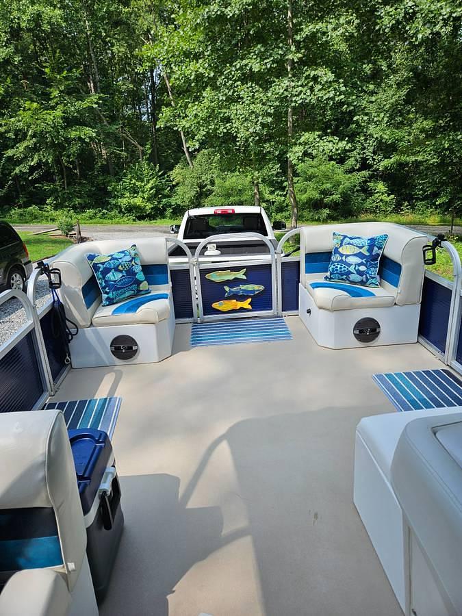 Used 2003 Voyager Pontoon