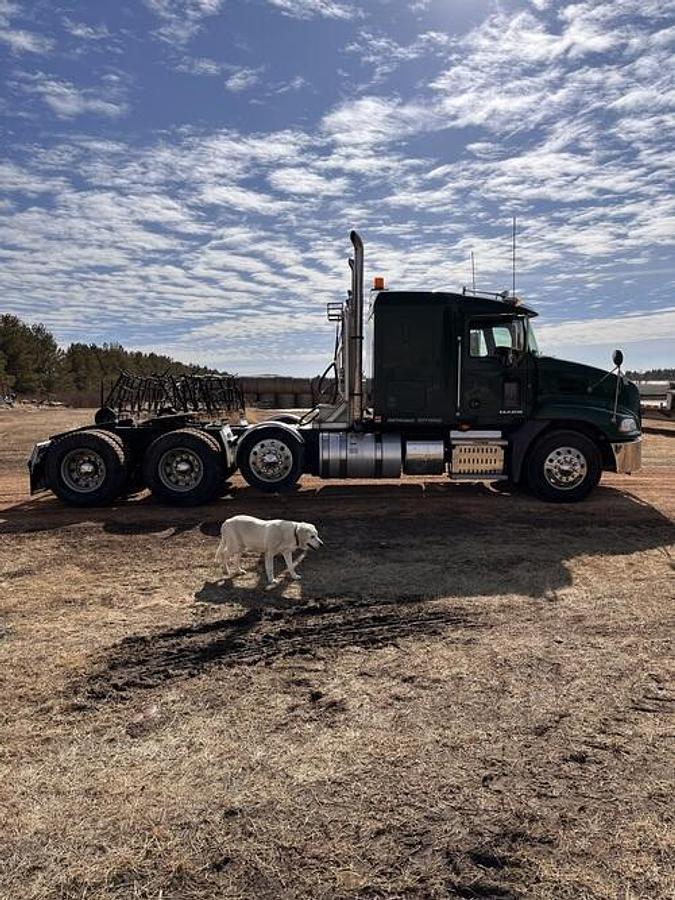 Used 2015 Mack Pinnacle CXU613