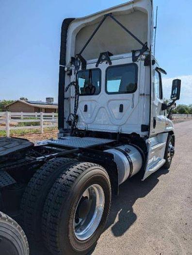 Used 2018 Freightliner Cascadia 125