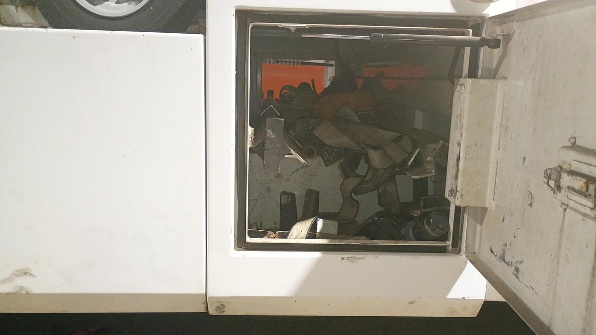 Used 2002 Ford F450 Recover Truck with Boom