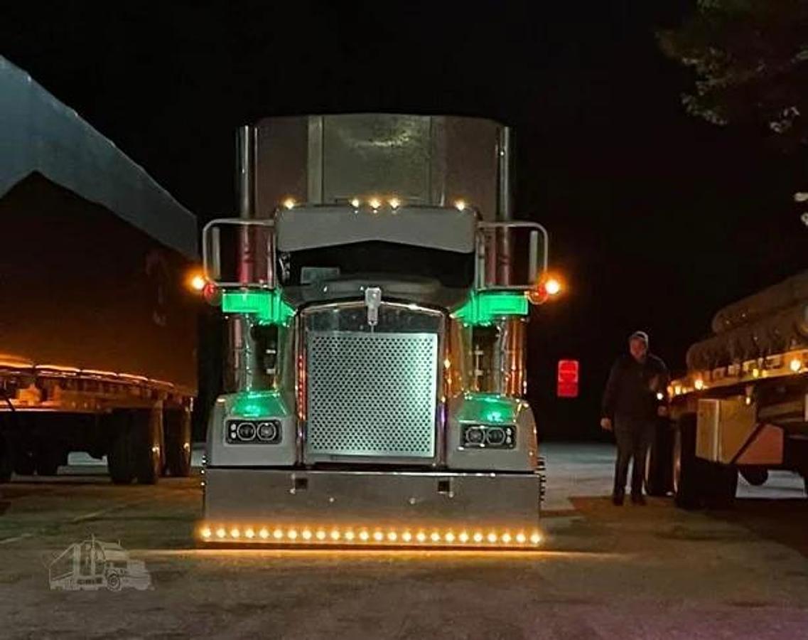 Used 2003 Kenworth W900L