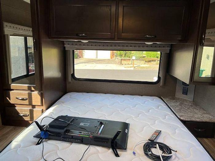 Used 2019 Thor Fourwinds 28Z