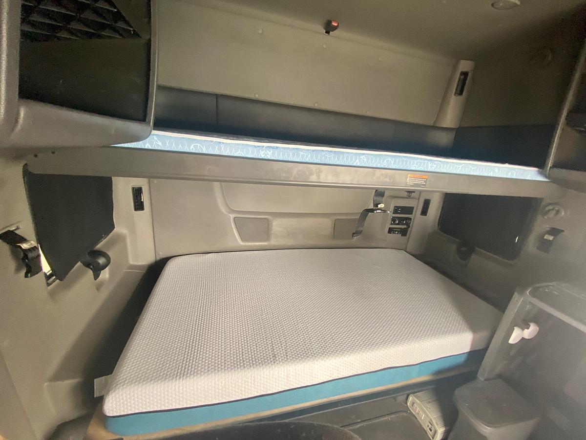 Used 2020 INTERNATIONAL LT625 Sleeper Semi Truck